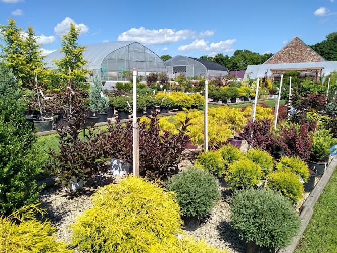 Village Farm Garden Center logo