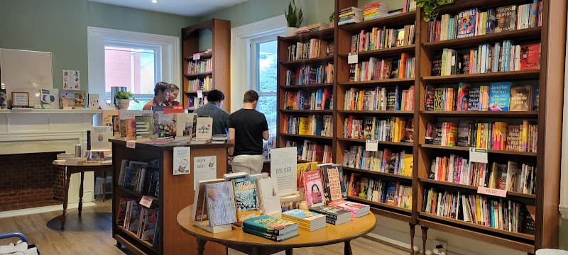 Pocket Books Shop logo