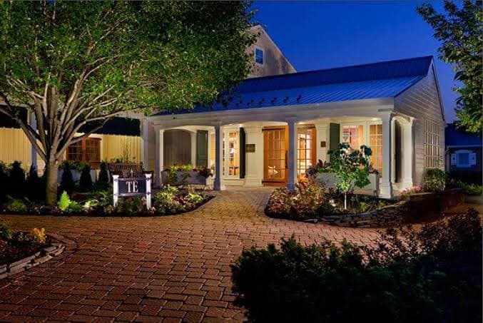 The Inn At Leola Village - A Historic Hotel of America logo