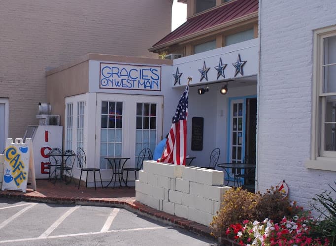 Gracie's On West Main logo