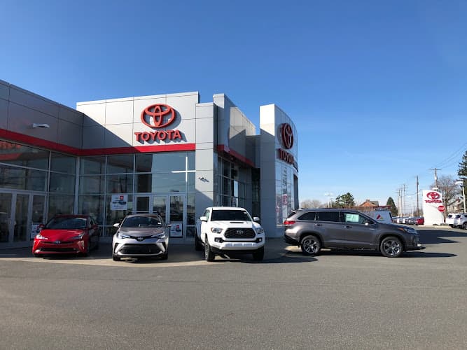 New Holland Toyota logo