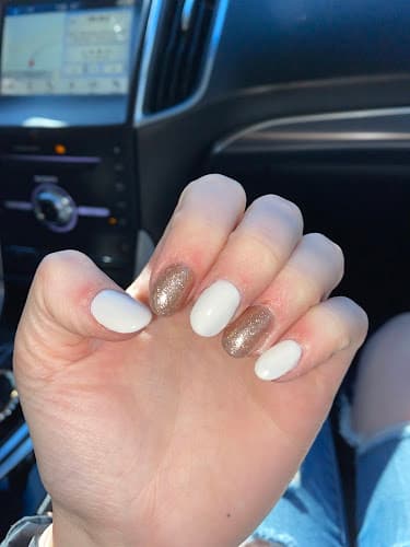 DaVi Nails logo