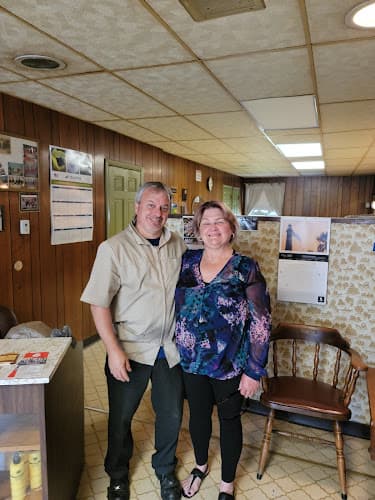 Laurento's Barber Shop logo