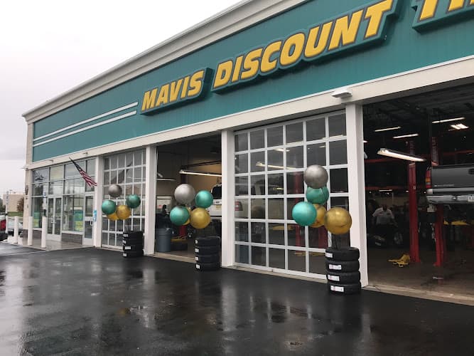 Mavis Discount Tire logo