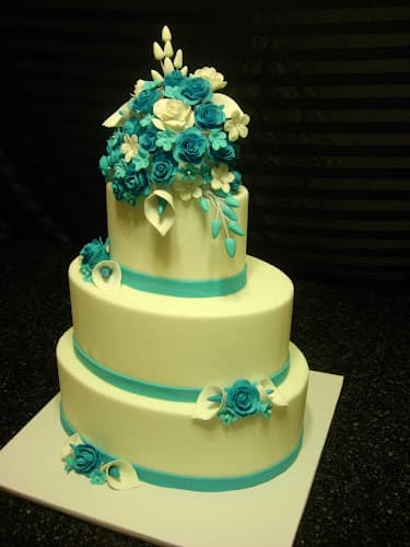 Creative Cakes & Candy logo