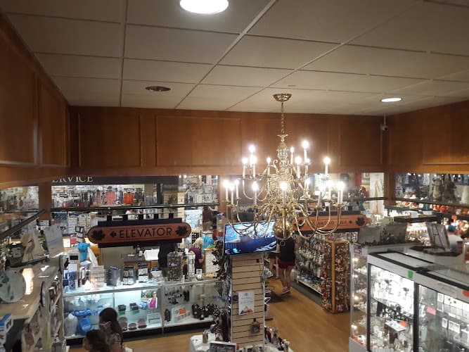 Shady Maple Gift Shop logo