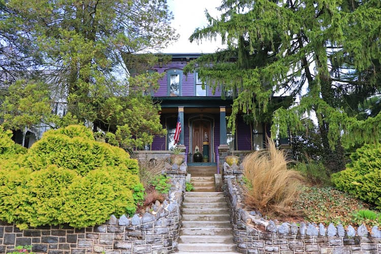Amethyst Inn Bed & Breakfast logo