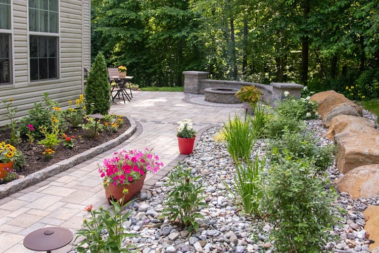 Willow Gates Home & Landscape logo