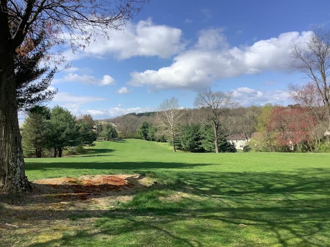 Flying Hills Golf Course logo