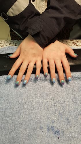 Diamond Nail Salon Logo