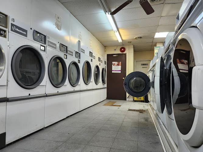 Naber-Hood Laundromat logo