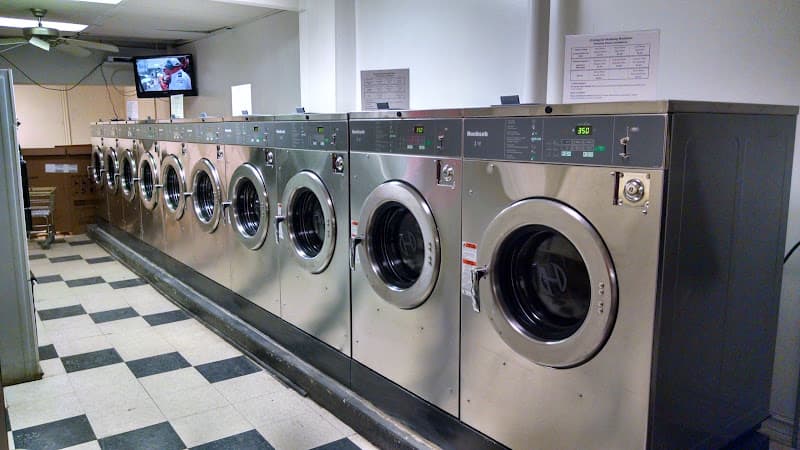 6th Street Laundromat logo