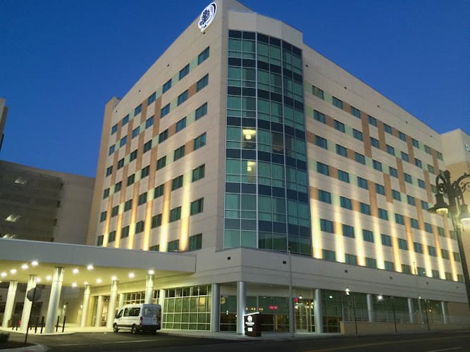 DoubleTree by Hilton Hotel Reading logo