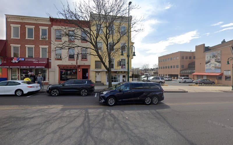 M G Capital Refunds logo