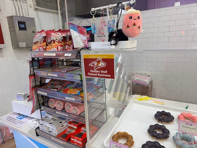 Winnie Mochi Donut Logo