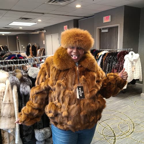 Pollack Furs logo