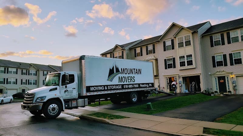 Mountain Movers LLC Logo