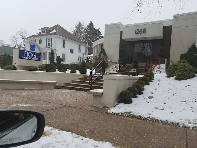 Dr. Robert Doleva logo