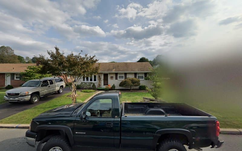 Chets Lawn Services logo