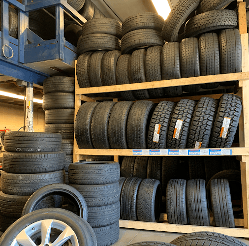 Tire Palace LLC logo