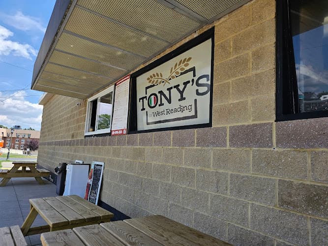 Tony's of West Reading Logo