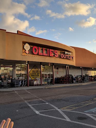 Ollie's Bargain Outlet logo