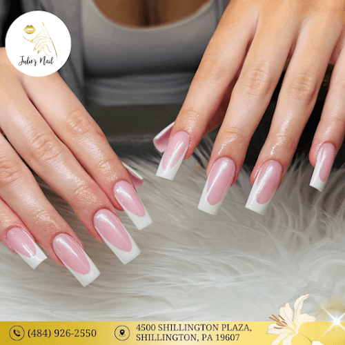 Julie's Nail Logo