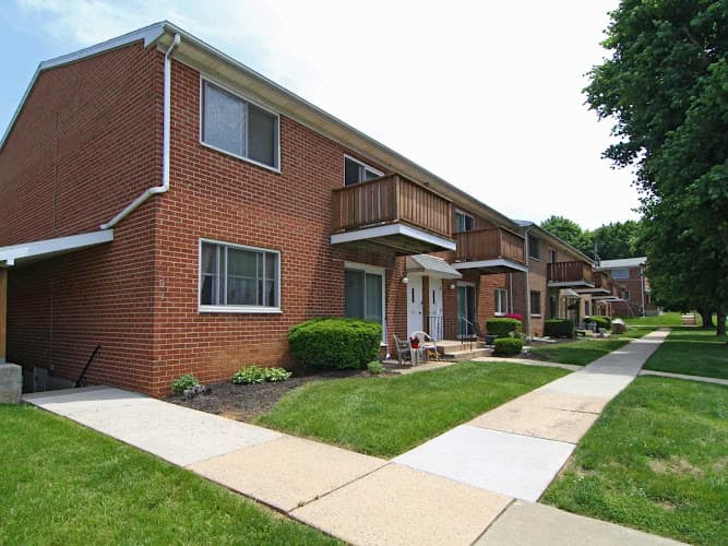 Springside Manor logo