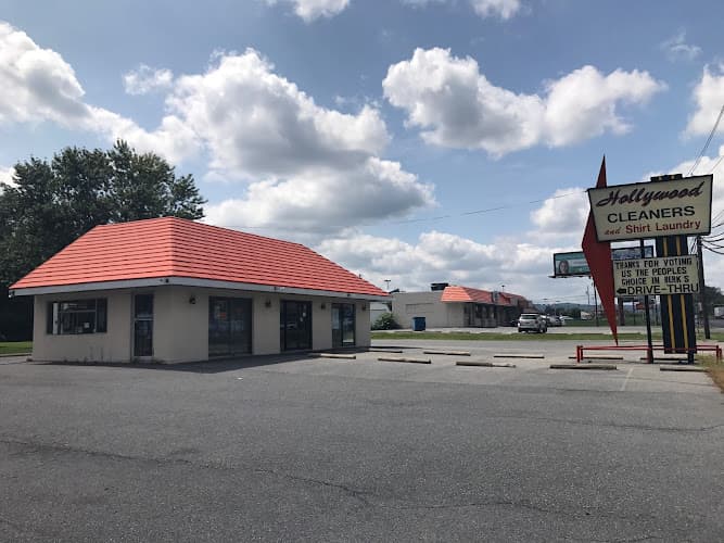 Hollywood Cleaners Ltd logo