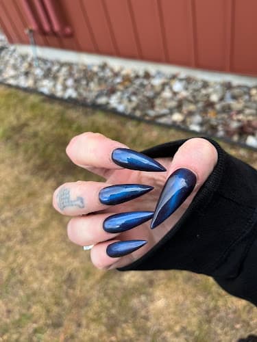 Kiki's Nail Design Logo