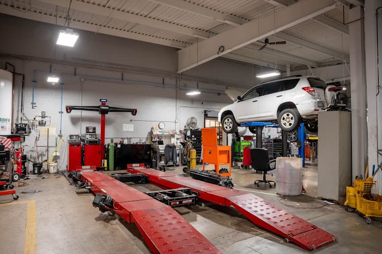 Performance Toyota Service Center Logo