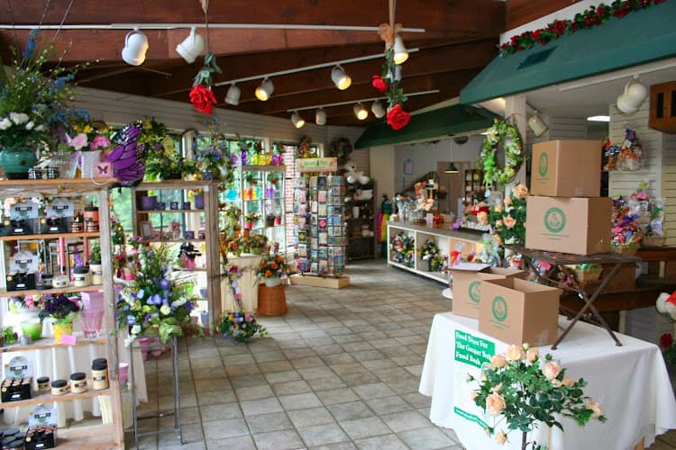 Royer's Flowers & Gifts Logo
