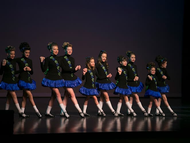 Hooley School of Irish Dance logo