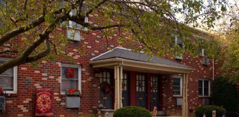 Spring Valley Apartments logo