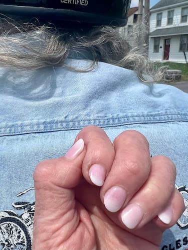 Tonya's Nails Logo