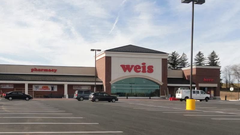 Weis Pharmacy logo