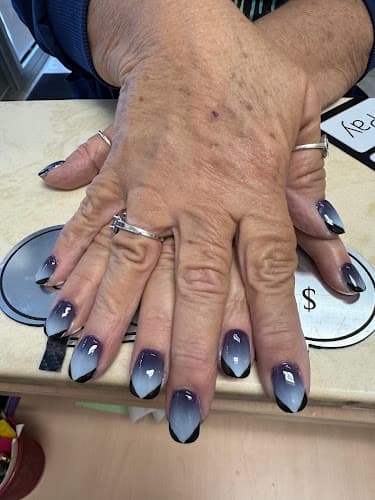 Lily Nails & Spa logo