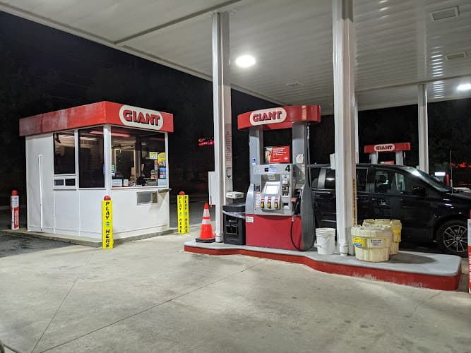 Giant Gasoline logo