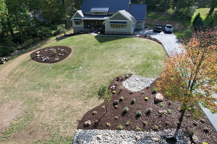 Connelly Lawn & Garden, Inc. Logo