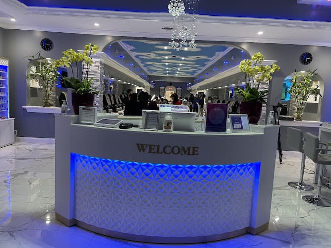 LA SPA & NAILBAR Logo