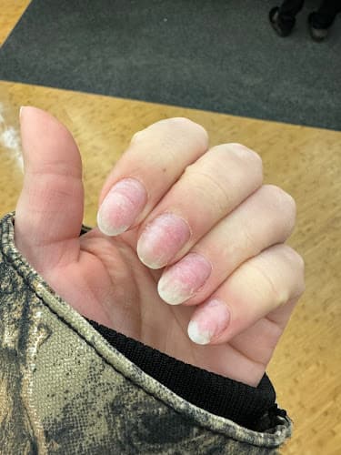 Sky Nails logo