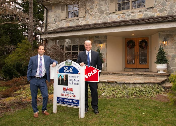 Re/Max: Eric J & P Miller Logo