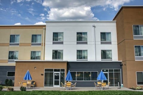Fairfield Inn & Suites Reading Wyomissing logo