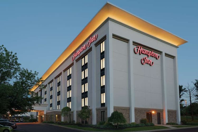 Hampton Inn Reading/Wyomissing logo