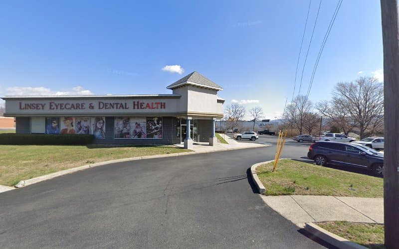 Linsey Dennis N OD logo