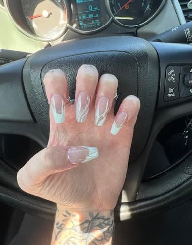 La Vie Nails Logo