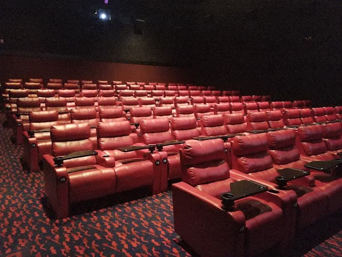 AMC DINE-IN Berkshire 8