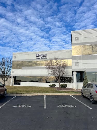 United Real Estate Strive 212 Logo