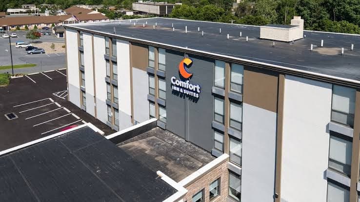Comfort Inn & Suites Wyomissing/Reading logo