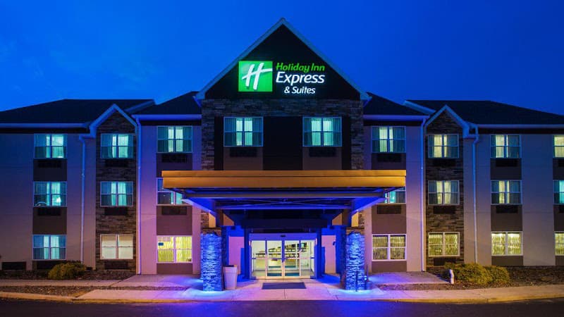 Holiday Inn Express & Suites Wyomissing by IHG logo